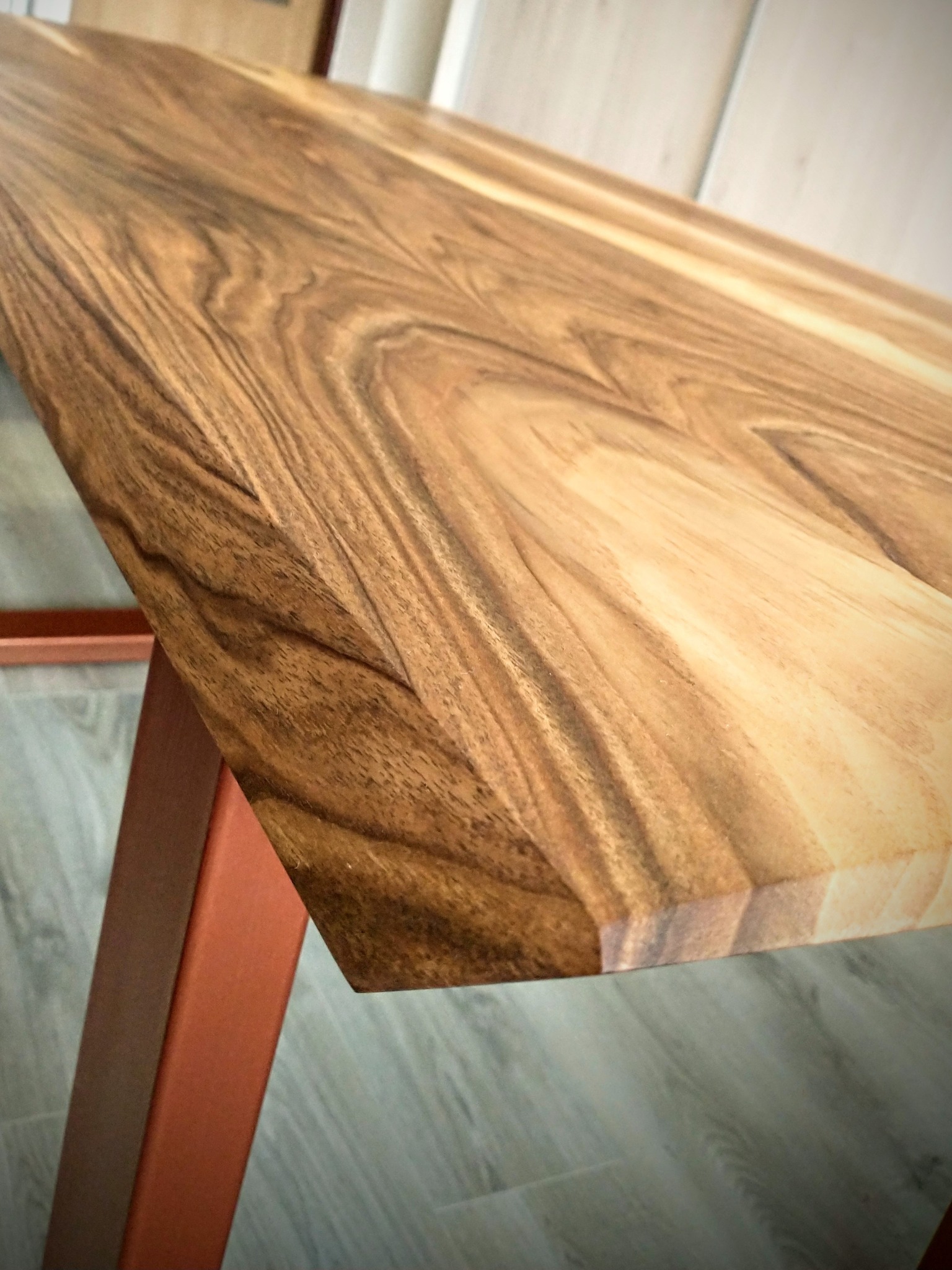 Masívny stôl od edenwood